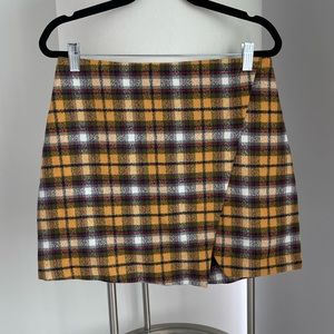 ABERCROMBIE & FITCH - PLAID MINI SKIRT (SIZE 6)